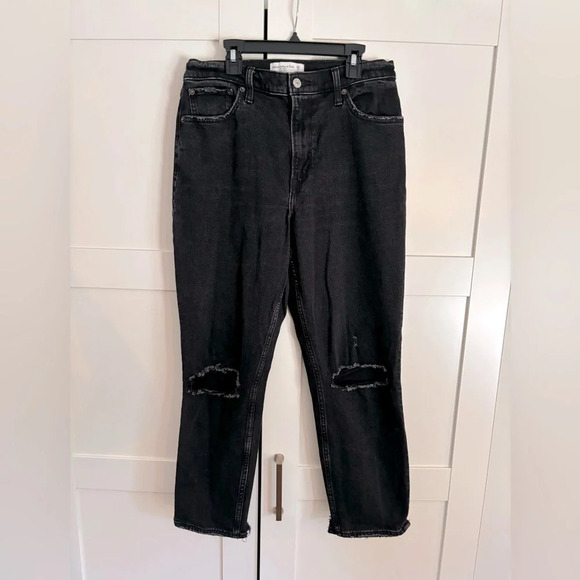Abercrombie & Fitch Distressed High Rise Mom Jean Size 6 - Picture 1 of 4